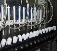 Shaker-elettronico-multitesta-per-bombolette-panna-spray